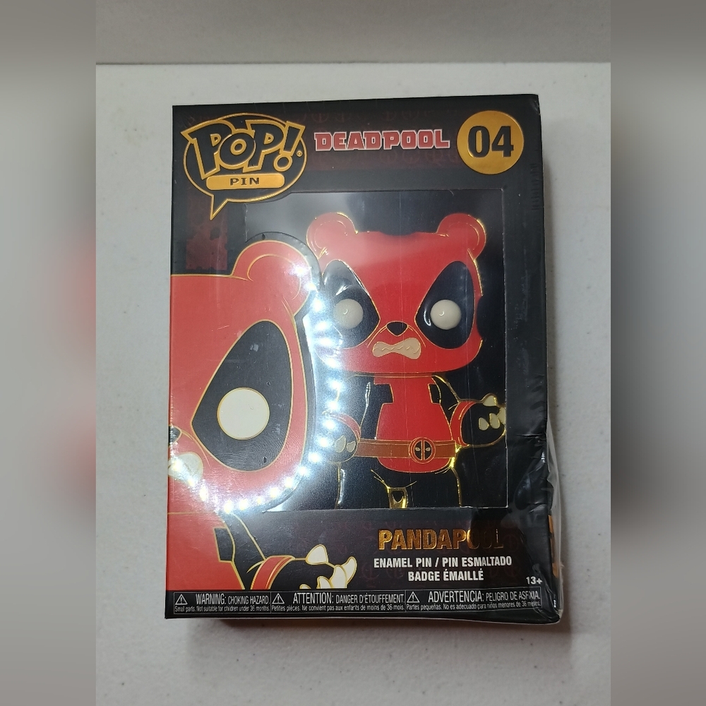 Funko Pop! Pin Deadpool in Red and Black